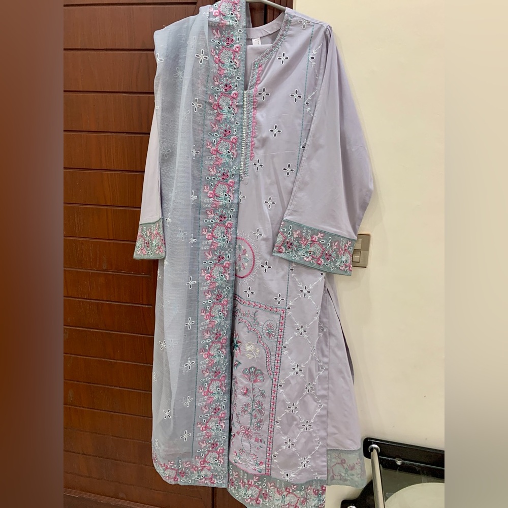 Maryum & Maria Embroidered Suit - Picture 5 of 17